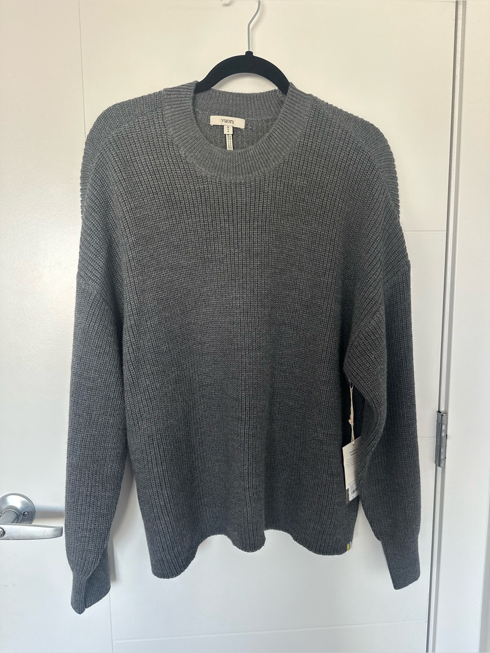 NWT Vuori Alps Classic Crew Sweater Charcoal Medium Merino Wool Woolmark